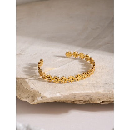 Daisy flower bangle