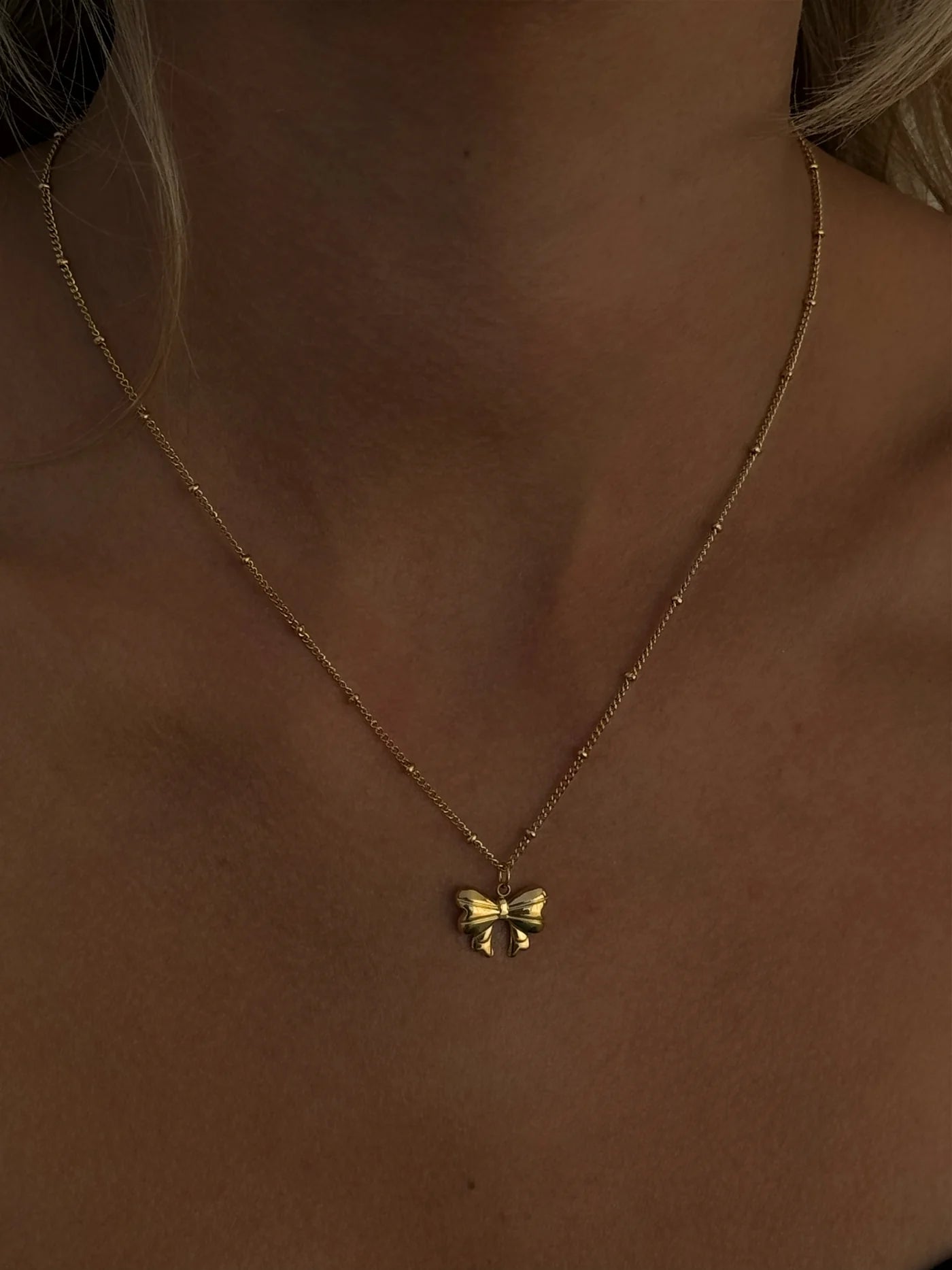 Bow Necklace