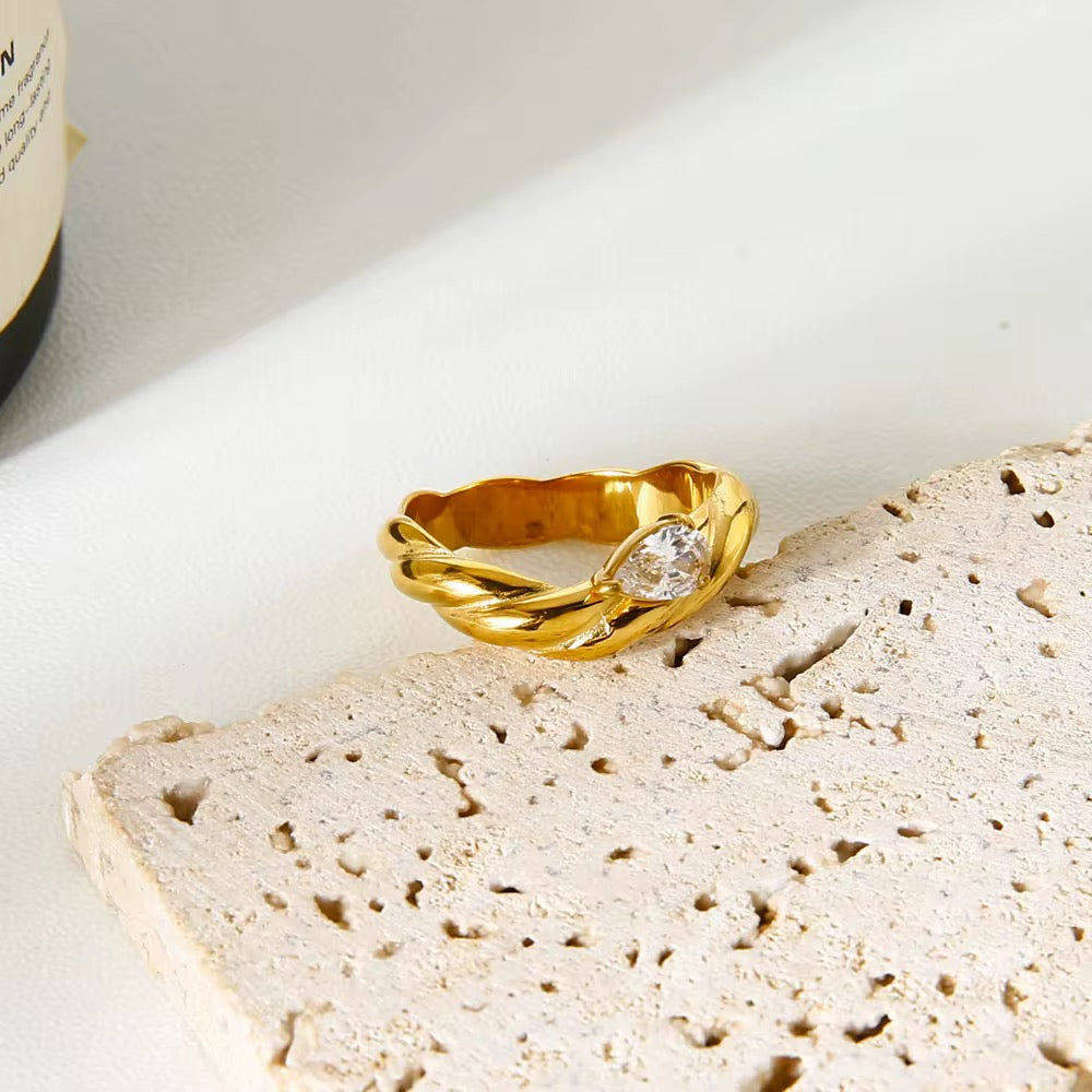 Eternal Twist Ring