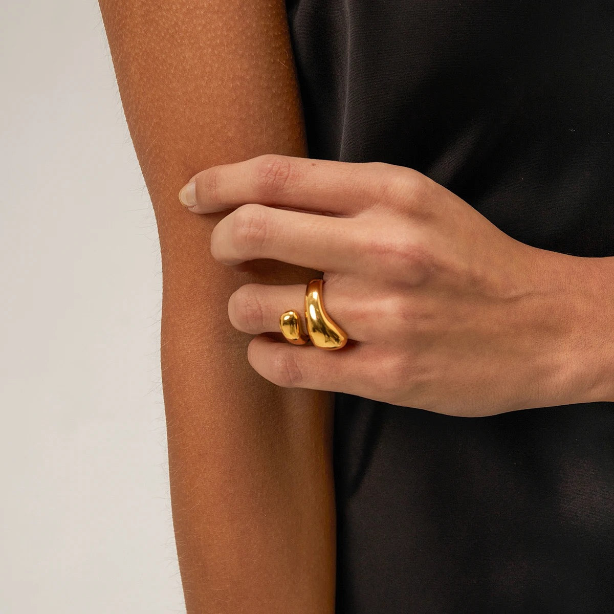 Waterdrop Cross Ring