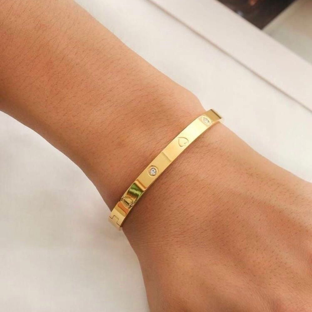Engraved Heart Classic Bangle