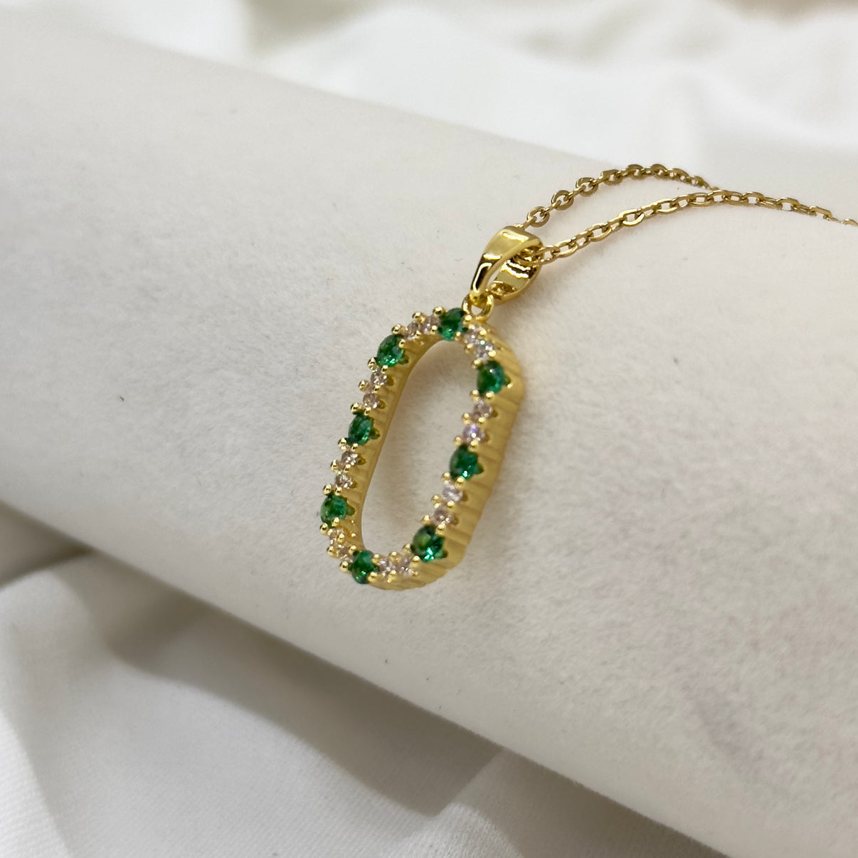 Emerald O-Shaped Necklace