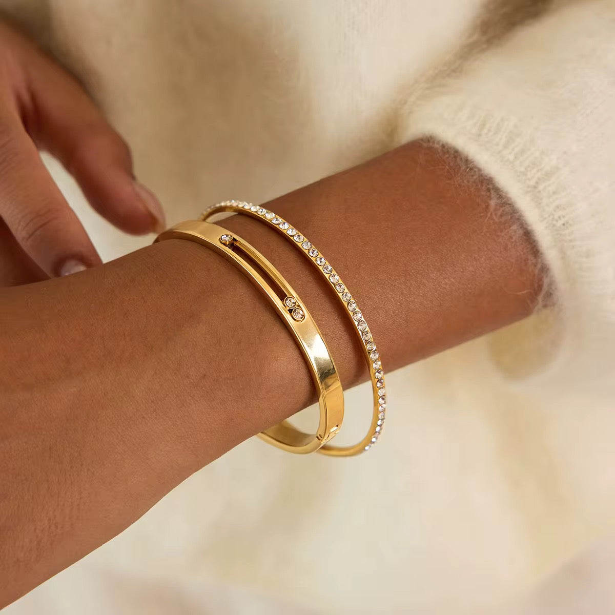 Movable Diamonds Bangle