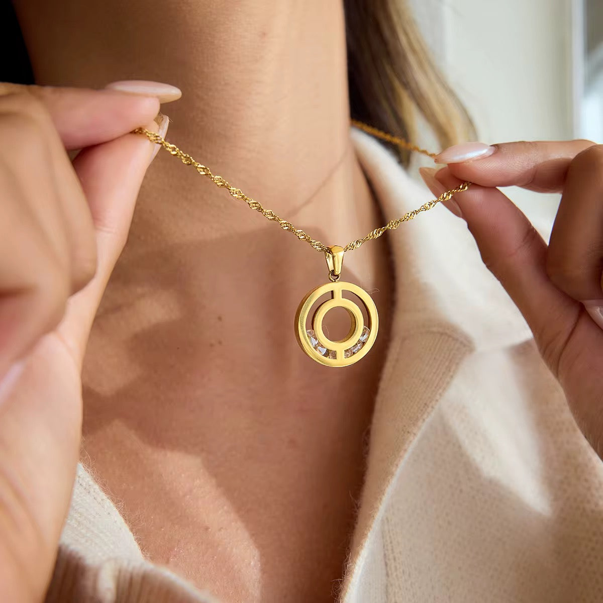 Movable Diamonds Necklace