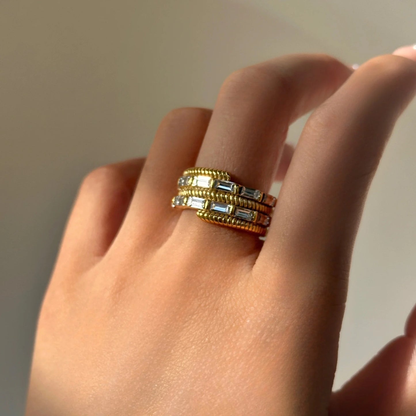 Geometric asymmetrical Ring