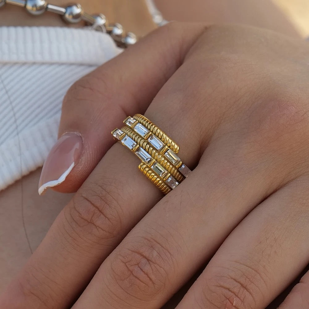 Geometric asymmetrical Ring