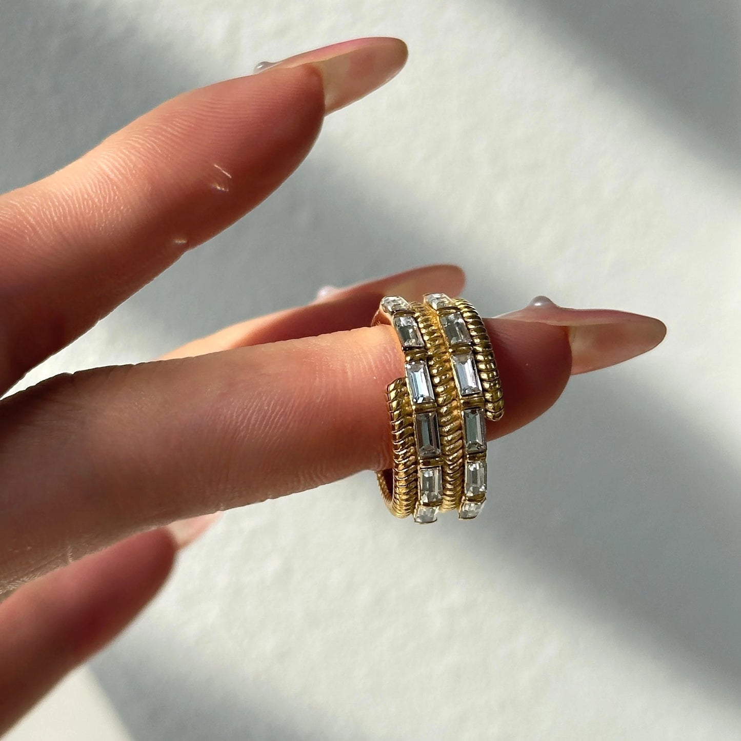 Geometric asymmetrical Ring