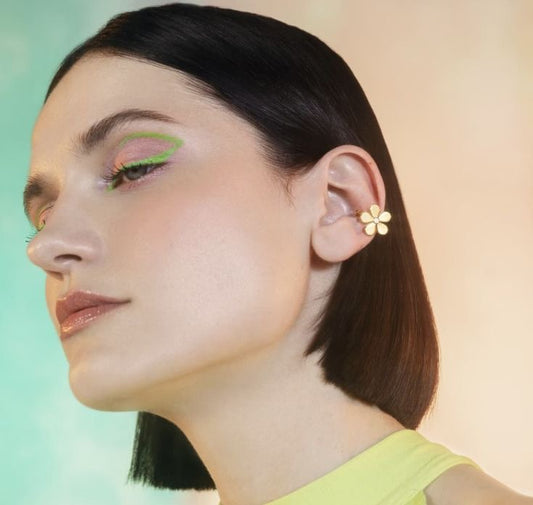 Daisy Flower Earcuff